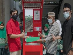 Abdimas Telkom University, Sumbangkan Alat Cuci Tangan Sensorik di Masjid dan Madrasah