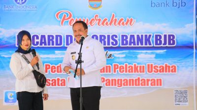 Pelaku Usaha Wisata di Pantai Pangandaran Pakai ID Card