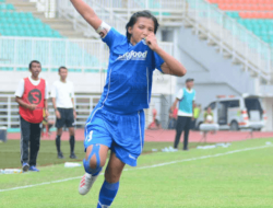 Een Sumarni, Guru yang Juga Pemain dan Pelatih Persib