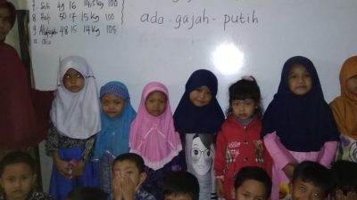 Mendidik Anak Usia Dini di Sentra Bunga