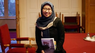 keren mahasiswi indonesia raih disertasi phd terbaik dari universitas belanda iow 1