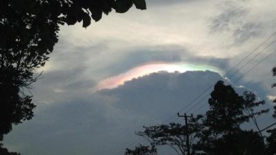 Wow, Ada Fenomena Cahaya Warna-warni di Langit