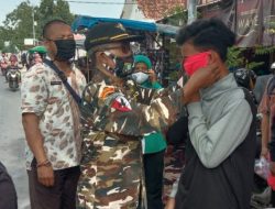 Edukasi Warga, FKPPI Bagi-bagi Masker