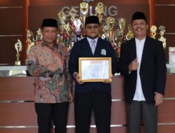 Peraih 30 Piala Lomba Pidato Bahasa Arab Ini Dapat Penghargaan dari Rektor UIN Bandung