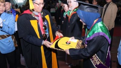 UPI Wisuda 865 Lulusan, Rektor: Jika Pendidikan Tak Membahagiakan, Harus Direformasi