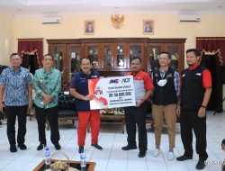 Warga Pangandaran Terima Bantuan Program Rice and Food Trucks