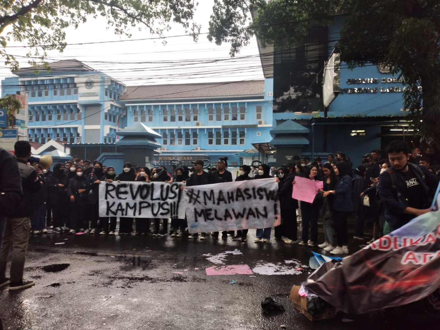 12 27 demo mahasiswa UNLA