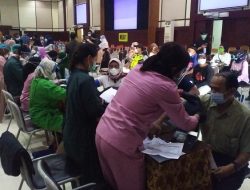 Ribuan Guru PAUD-SMA Ikuti Vaksinasi Covid-19 di Itenas Bandung