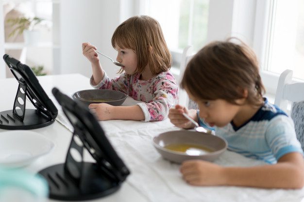 kids dining room eating watching tablet 21730 12157 47 20191222171905