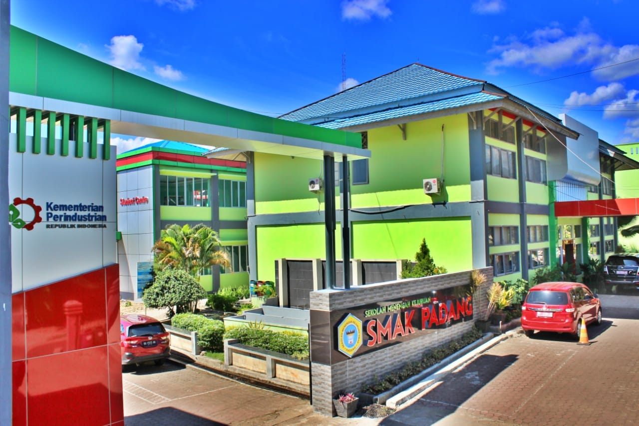 SMK-SMAK Padang