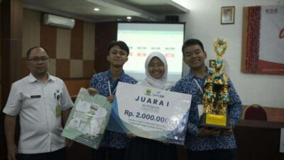 Tampil Penuh Semangat, SMPN 12 Bandung Juara I Lomba Cerdas Cermat HAM