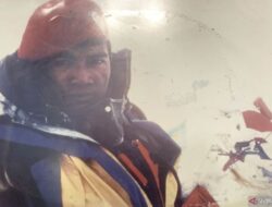 Asmujiono, Pengibar Merah Putih di Puncak Tertinggi Dunia Everest Himalaya