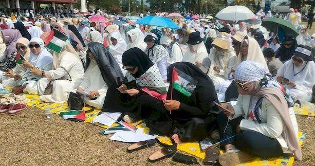 Ribuan orang dari berbagai elemen di Pangandaran menggelar aksi solidaritas untuk Palestina