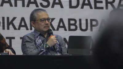 Prof. E. Aminudin Aziz: Kepunahan Bahasa Daerah Sebuah Keniscayaan