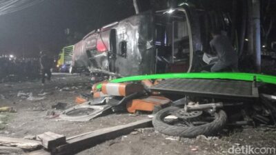 penampakan bus yang mengalami kecelakaan di ciater subang sabtu 1152024 3 169