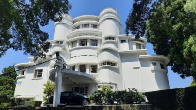 Dana Penggalangan UPI Peduli Bencana Sumatera Tembus Rp. 120 Juta, Buka Posko Lapangan di 4 Perguruan Tinggi Mitra 5 165838402928 menilik sejarah villa isola bandung