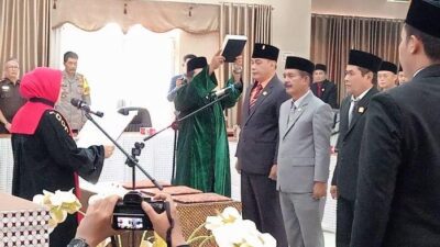 Tiga Pimpinan DPRD Kabupaten Pangandaran diambil sumpah dan janji