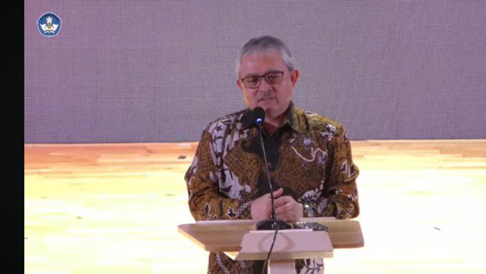 kepala badan pengembangan dan pembinaan bahasa aminudin aziz 169