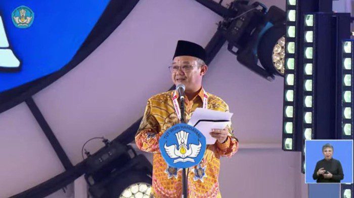 mendikdasmen abdul muti dalam puncak hari guru nasional 2024 28112024 169