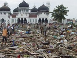 SAJAK DWIBAHASA (ACEH-INDONESIA) Karya Erwan Juhara