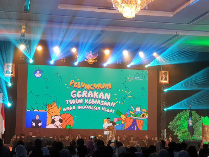 kementerian pendidikan dasar dan menengah kemendikdasmen resmi meluncurkan gerakan tujuh kebiasaan anak indonesia hebat di hot