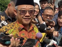 Mendikdasmen Tegaskan Guru PNS dan PPPK Bisa Mengajar di Sekolah Swasta