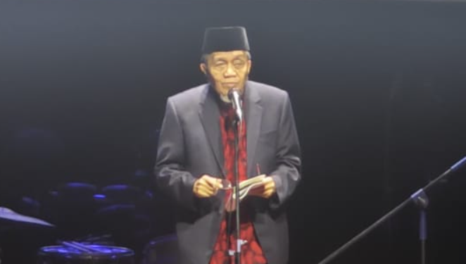 Peristiwa Nyentrik Penyair Peringati Hari Puisi Nasional dengan Upacara di TIM 662x375 1