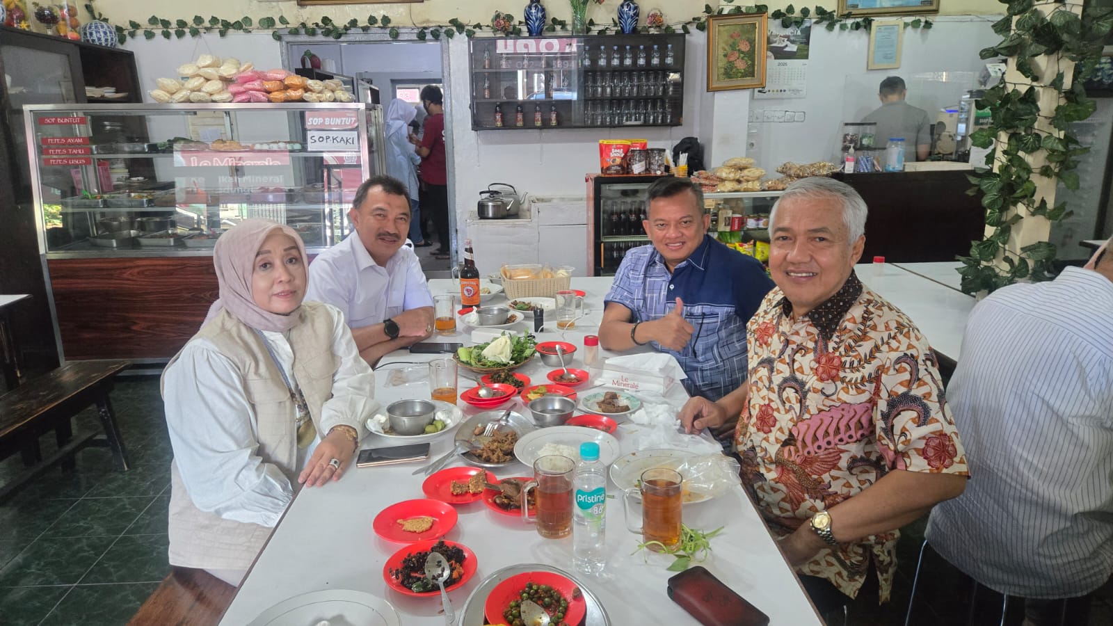 2ef85f5b 837d 40d8 9c78 840c99dde3af