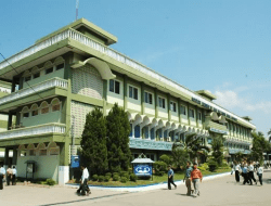 Pesantren Tertua di Jawa: Ada Darussalam Gontor, Sidogiri, dan Buntet yang Berusia 3 Abad 16 Pesantren Tertua di Jawa: Ada Darussalam Gontor, Sidogiri, dan Buntet yang Berusia 3 Abad