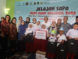Jelajah SAPA, Menteri PPPA Arifah Fauzi Bagikan 300 Paket Bantuan di Kampung Pemulung Kota Bekasi