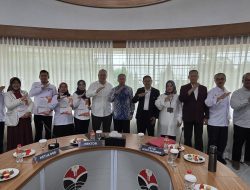 UPI Serahkan SK Pengangkatan Guru Besar kepada Tiga Akademisi