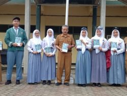 Hari Aksara, Buku Ini Diluncurkan di SMANSA Banjar 13 Hari Aksara, Buku Ini Diluncurkan di SMANSA Banjar