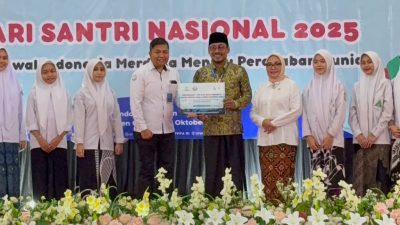 Hari Santri Nasional 2025, Menteri PPPA RI dan Kepala DP3AKB Jabar Beri Bantuan untuk Santri 10 Hari Santri Nasional 2025, Menteri PPPA RI dan Kepala DP3AKB Jabar Beri Bantuan untuk Santri