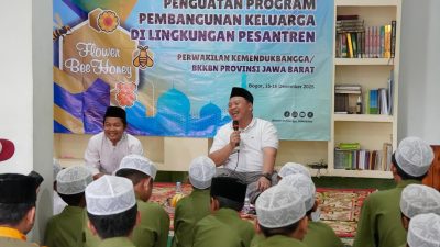 Bakti Sosial ke Pesantren, Kemendukbangga/BKKBN Jabar Edukasi Ketahanan Keluarga dan Cegah Stunting