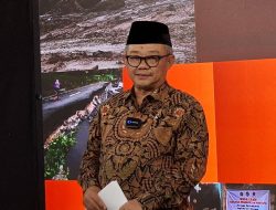 Mendikdasmen Abdul Muti Beri Warning kepada Pelajar yang Jadi Manusia Kelelawar