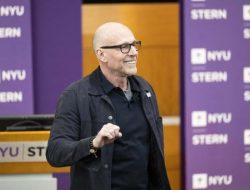 Penulis AS Ini Hanya Dapat Nilai C Saat Sekolah, Kini Kekayaan Rp 2,5 T dan Jadi Profesor