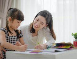 Tips dari Pakar Parenting: Cara Mendidik Anak agar Tak Bermental Miskin