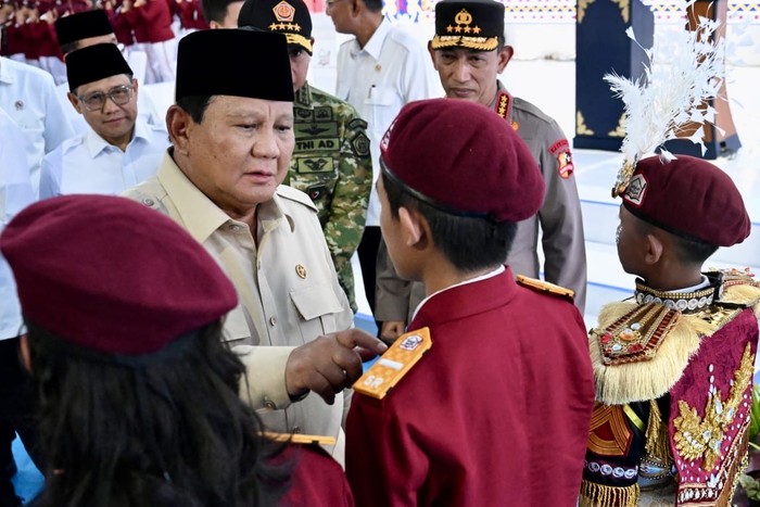 penampilan siswa kelas x sekolah rakyat menengah atas srma 13 bekasi kiendra lian damarta 16 saat pidato bahasa inggris menuai 1768640266043 1
