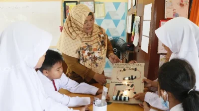 Pengembangan Potensi Siswa tak Bisa Diukur Hanya dari Nilai Akademik 5 ratusan guru dan pakar komitmen kembangkan potensi siswa ini tantangannya fkt