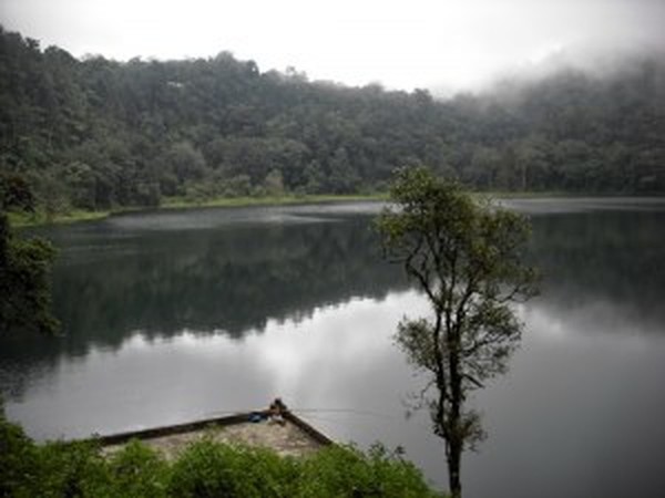 dev heningnya alam di danau ranamese ntt 2