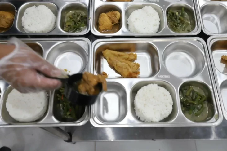 dpr tegaskan program mbg tak pakai dana pendidikan fbd