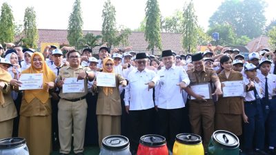 Kunjungi Depok di Hari Pertama Masuk Sekolah, Mendikdasmen: Gerakan Indonesia ASRI Butuh Kolaborasi 