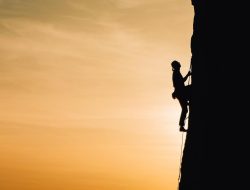 Catatan Pensiunan 45: Memilih Derita