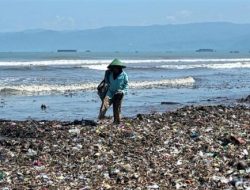 Ketika Sungai Membawa Masalah: Pencemaran Pesisir Sukabumi yang Kian Mengkhawatirkan
