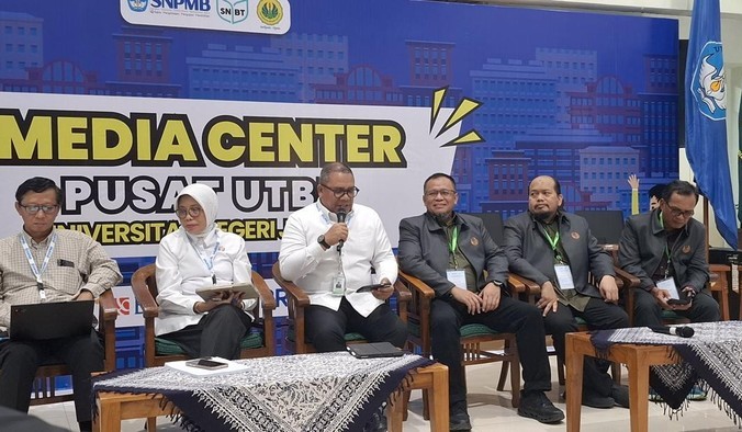 konferensi pers di pusat utbk universitas negeri jakarta unj rawamangun jakarta timur selasa 2142026 1776748793079 169