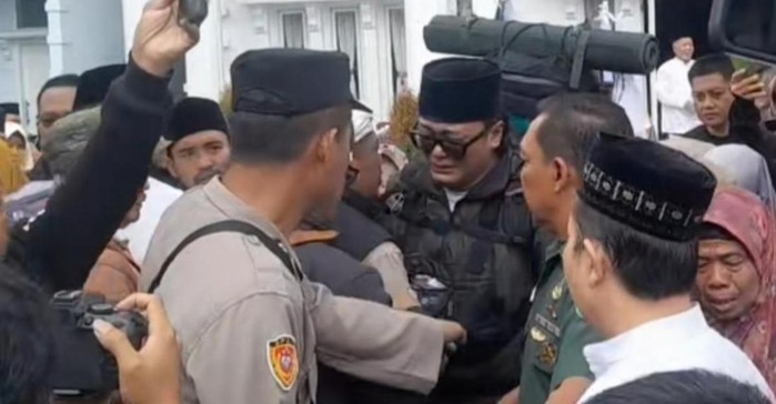 pria di rancah ciamis aksi jalan kaki ke makkah 1748571231222 169