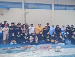 Perwakilan Kemendukbangga/BKKBN Jabar Salurkan Daging Kurban untuk 400 Keluarga Risiko Stunting di Kota Bandung dan Cimahi