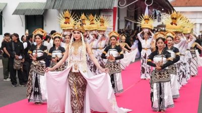 Warga Antusias Saksikan ‘Binokasih Mulang Salaka’, Sumedang Titik Awal Kirab Budaya Tatar Sunda