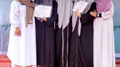 Alhamdulillah, SMAN 2 Lembang Berangkatkan Umrah 3 Siswa dan 1 Guru Melalui Program Mustika