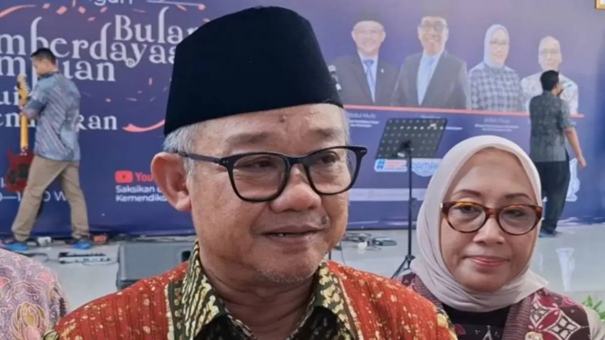 menteri pendidikan dasar dan menengah mendikdasmen abdul muti memberi keterangan kepada media di kantor badan bahasa jakarta pusat rabu 142026 antarahana dewi kinarina kaban 2B90C